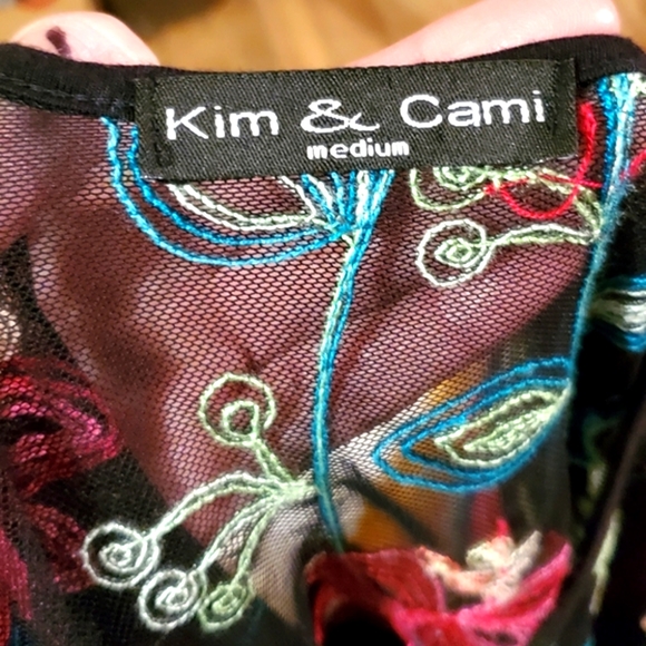Adorable Top, Medium, Kim & Cami, Beautiful Embroidery - Picture 5 of 7
